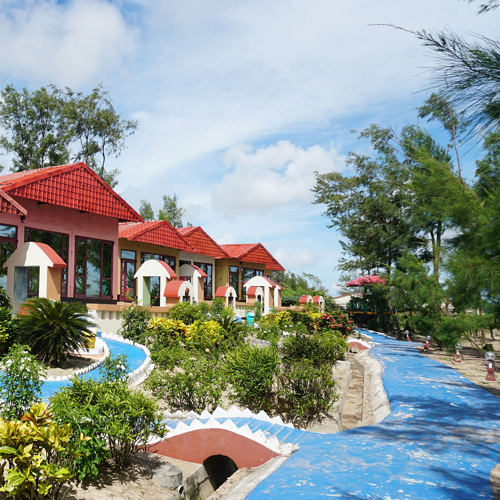 Resort,Shade,Hacienda,Landscaping,Umbrella,Eco hotel,Palm trees,Resort town,Vacation,Outdoor Structure