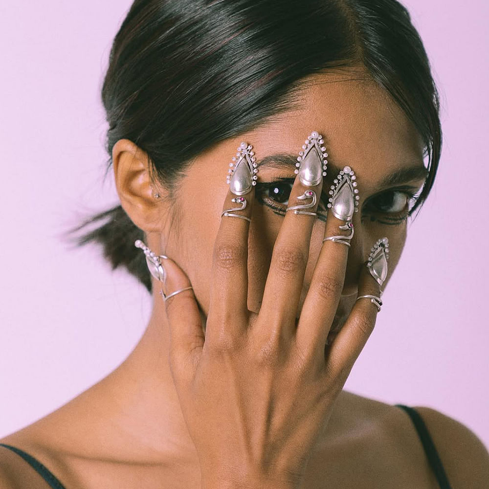 Lips,Jewellery,Fashion,Finger,Body Jewelry,Nail Care,Nail,Nail polish,Eyelash,Pink
