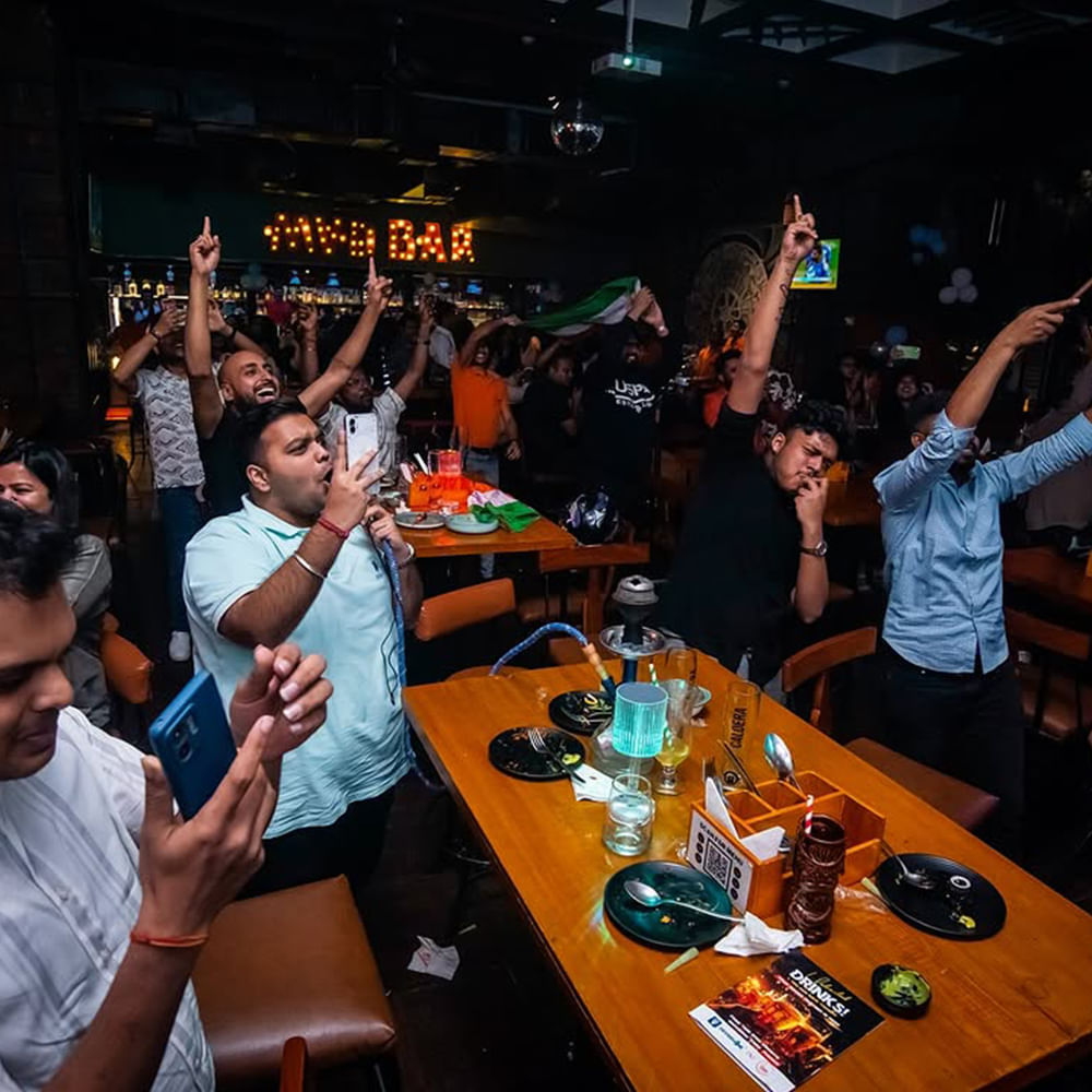 Party,Fun,Alcoholic drink,Barware,Pub,Bar,Liquor,Alcohol,Drinking establishment,Restaurant