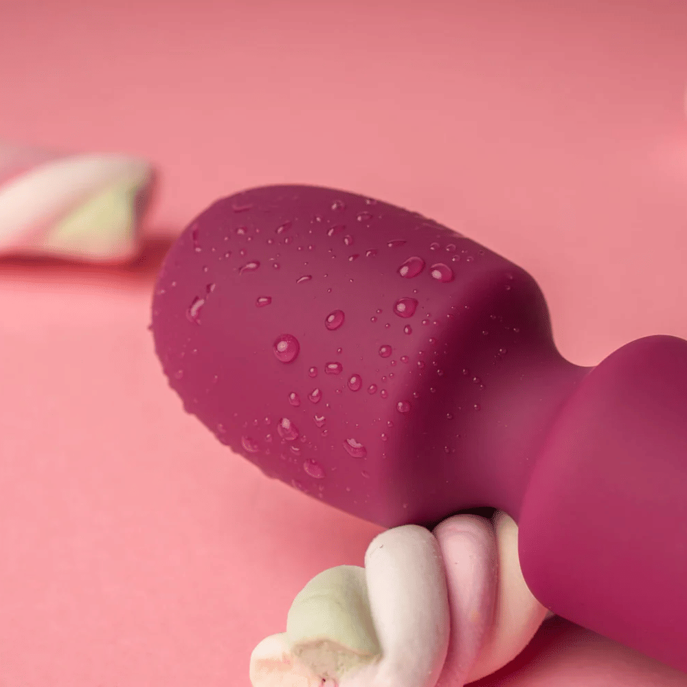 playful sex toy How to Use Remote Sex Toys for Public Fun: A Playful Scenario – genvie main image 1
