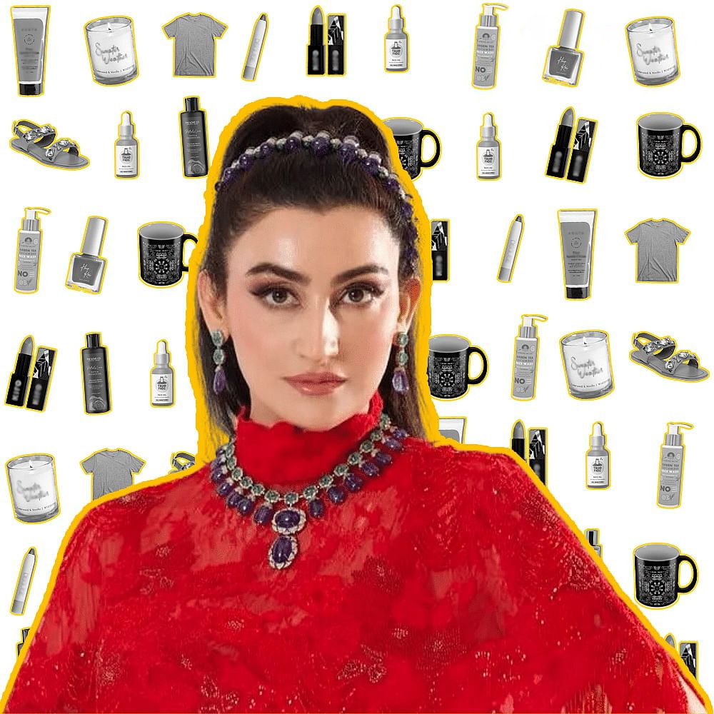 Eyelash,Makeover,Cosmetics,Personal care,Lipstick,Model,Advertising,Eye shadow,Mascara,Eye liner