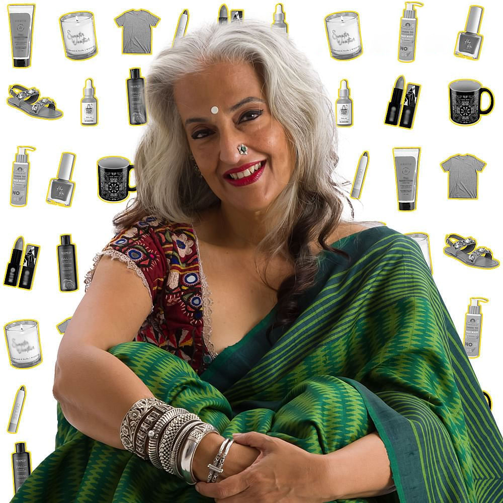 Smile,Happiness,Facial expression,Tooth,Makeover,Portrait,Cosmetics,Mascara,Earring,Portrait photography