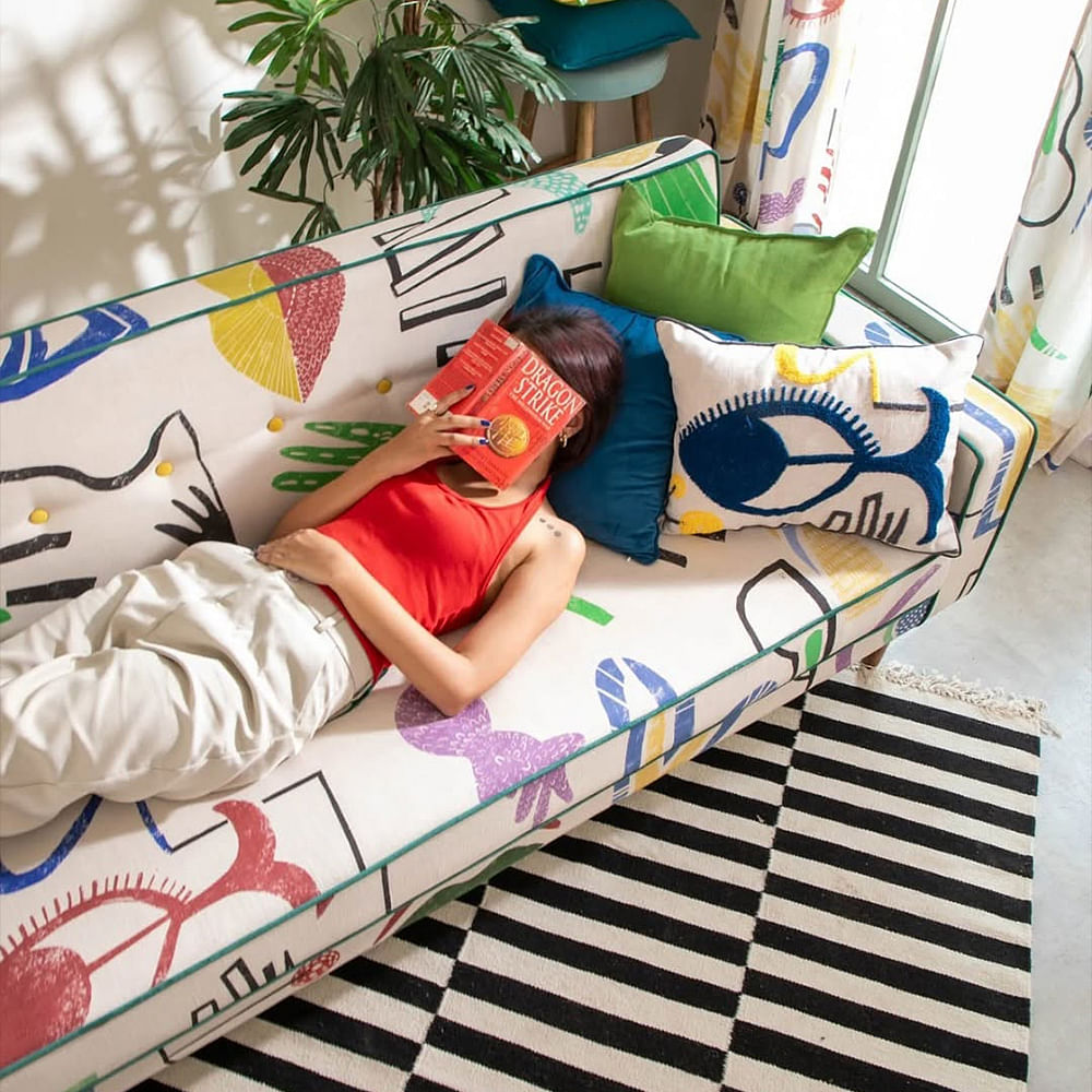 Textile,Furniture,Cushion,Linens,Pillow,Throw pillow,Living room,Couch,Daybed,Design