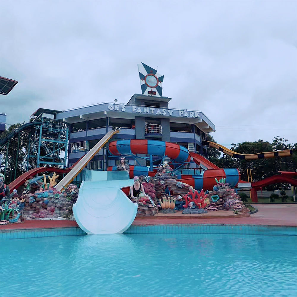 Recreation,Tourist attraction,Leisure,Water park,List of nonbuilding structure types,Amusement park,Entertainment,Swimming pool,Fun,Vacation
