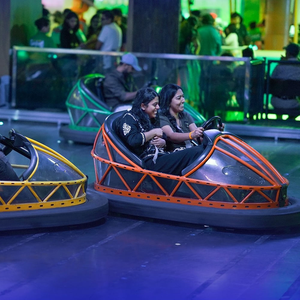 Recreation,Fun,Entertainment,Leisure,Amusement park,Night,Amusement ride