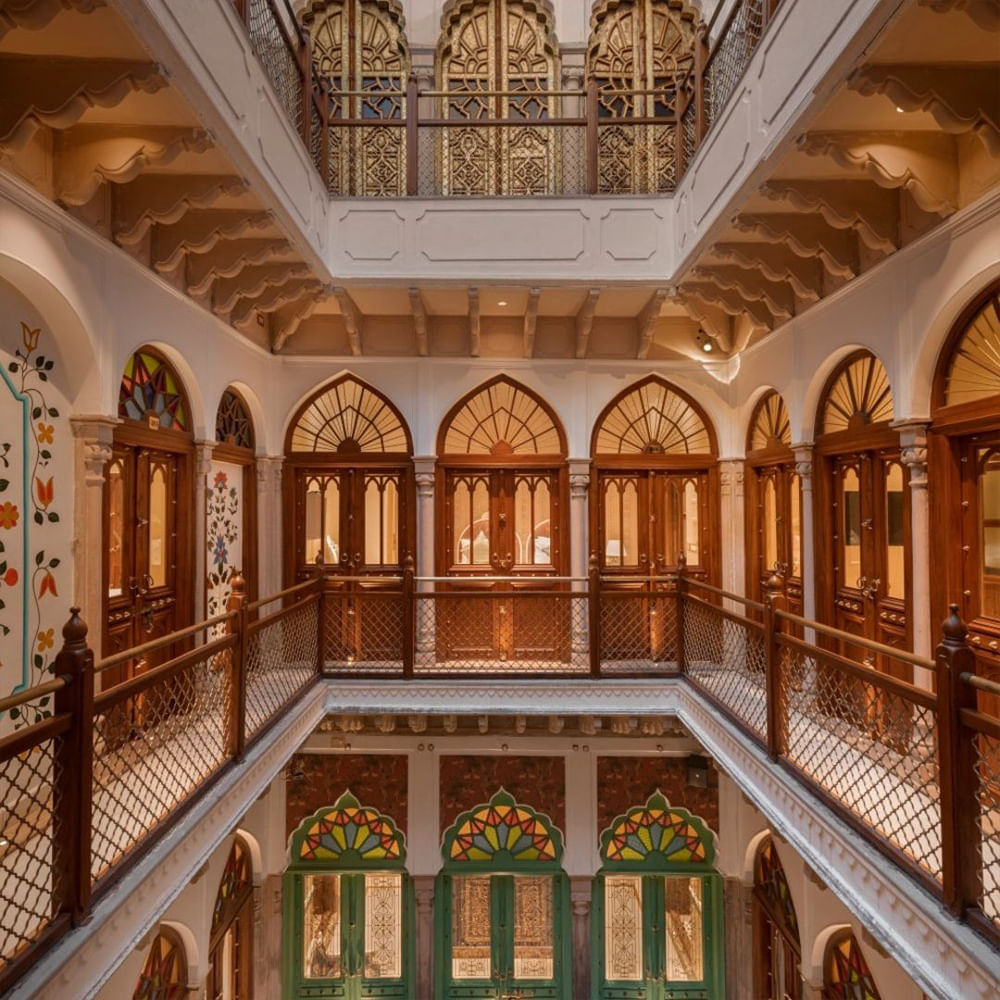 Interior design,Arch,Molding,Ceiling,Classical architecture,Column,Palace,Design,Symmetry,Arcade