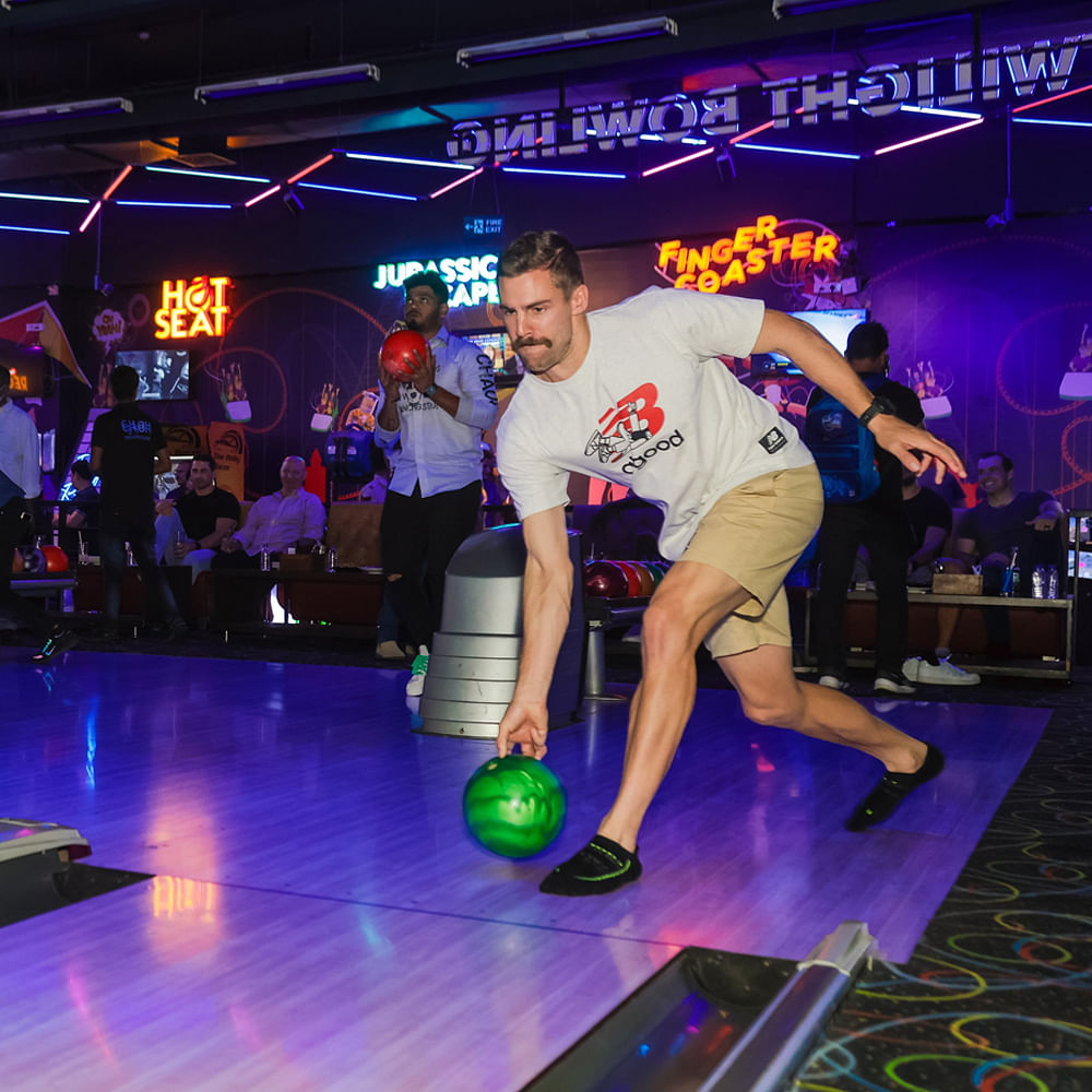 Bowling,bowling equipment,Bowling ball,Ball game,Fun,Individual sport,Sports equipment,Ten-pin bowling,Ball,Bowler