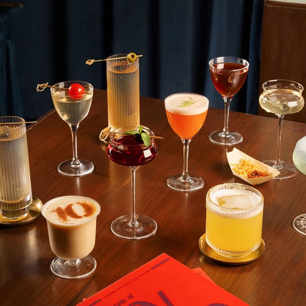 Tableware,Stemware,Alcoholic drink,Drinkware,Classic cocktail,Cocktail,Juice,Champagne glass,Barware,Liquor