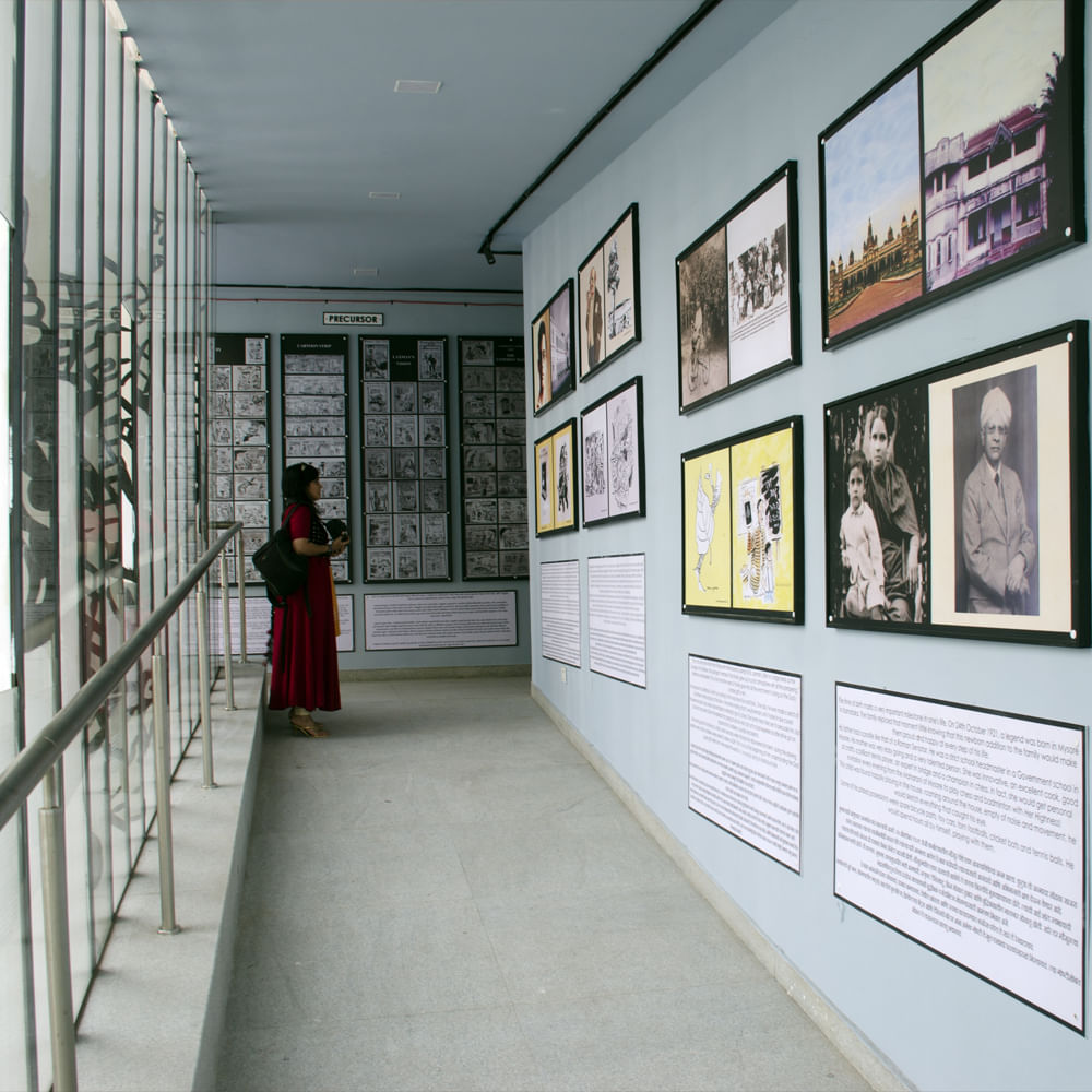 Visual arts,Exhibition,Collection,Picture frame,Art museum,Museum,Art exhibition,Transparency,Design,Vernissage