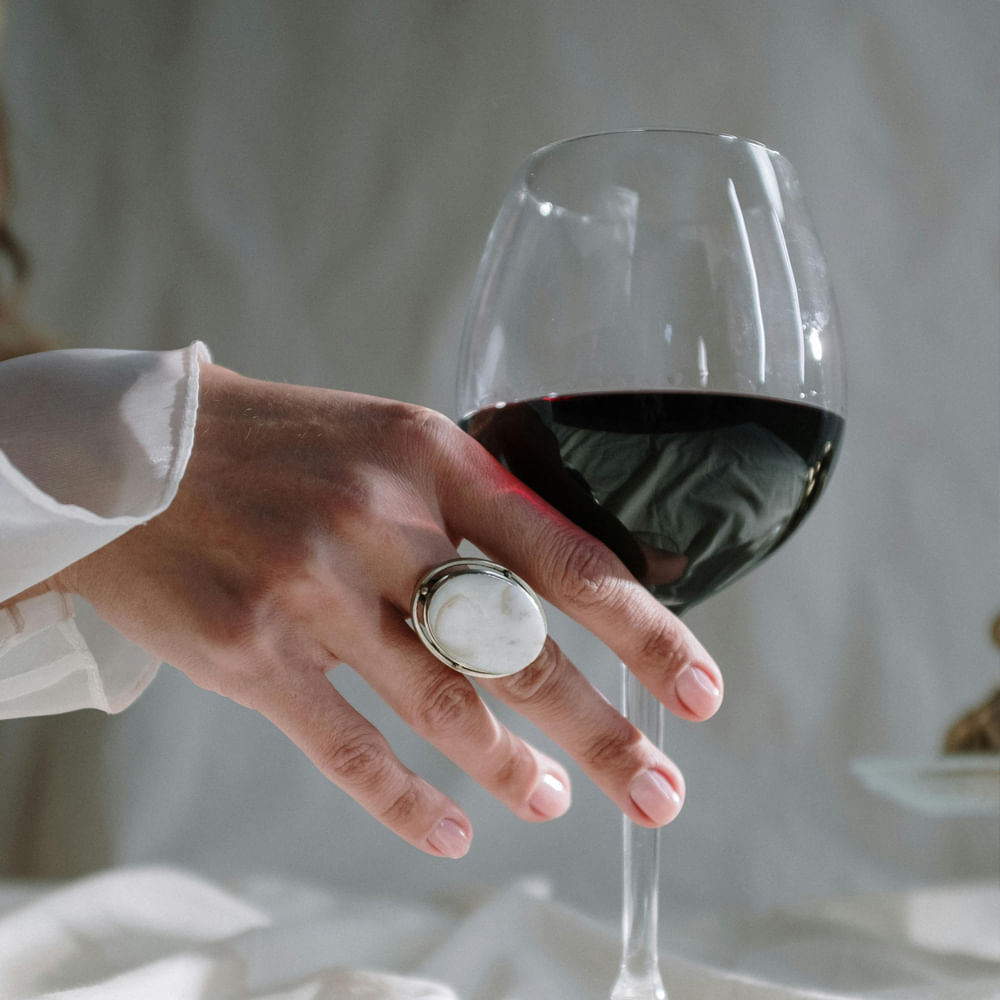 Tableware,Drinkware,Serveware,Stemware,Glass,Silver,Ring,Dishware,Watch,Wine glass