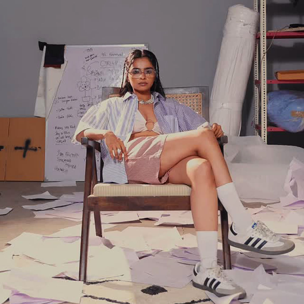 Leg,Shoe,Thigh,Fashion,Knee,Foot,Ankle,Sock,Model,Sandal