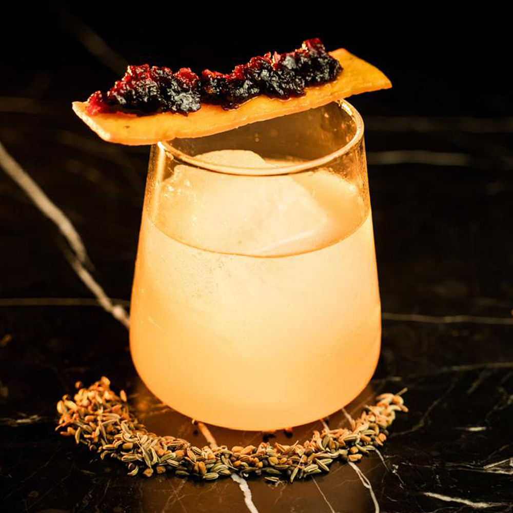 Tableware,Alcoholic drink,Classic cocktail,Food,Cocktail,Juice,Cocktail garnish,Liquor,Non-alcoholic drink,Garnish