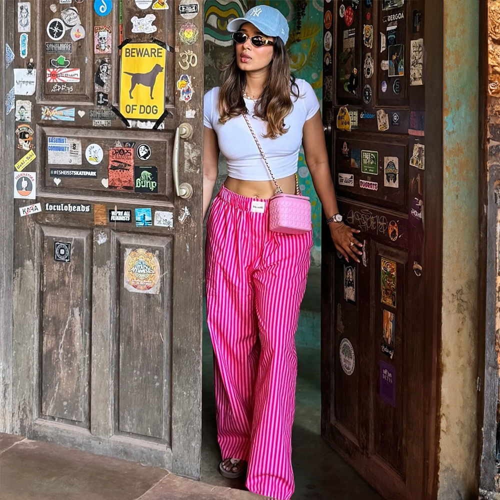 Fashion,Bag,Luggage & bags,Waist,Pajamas,Active Pants,Handbag,Sweatpants,Crop top,Sunglasses