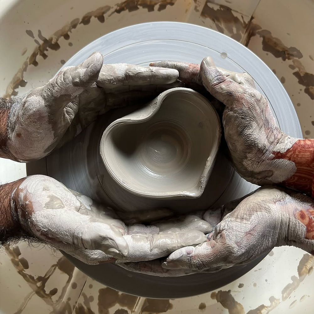 Potter's wheel,Clay,Pottery,Creative arts,Craft,Artisan,Stoneware,Ceramic,Serveware,Porcelain
