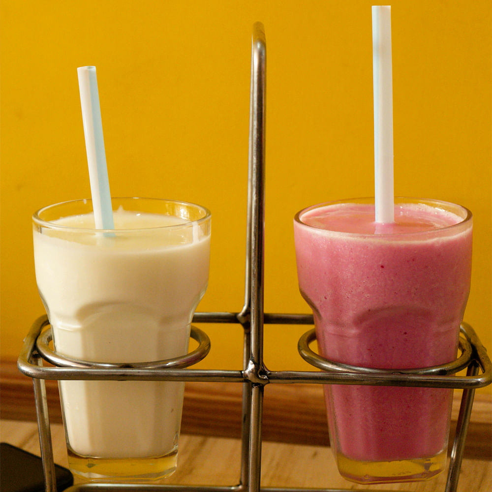 Drinking straw,Tableware,Health shake,Milkshake,Ingredient,Smoothie,Non-alcoholic drink,Juice,Kitchen utensil,Batida