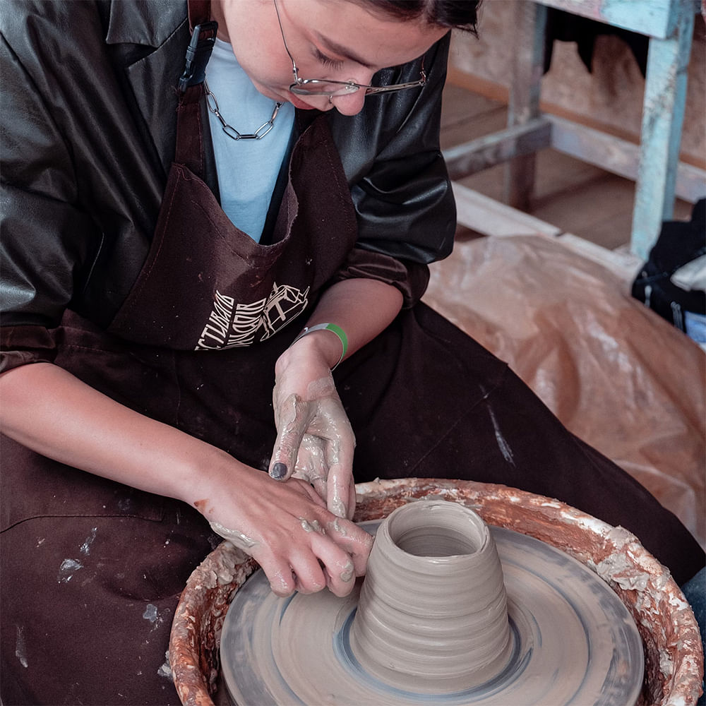 Potter's wheel,Artisan,Pottery,Clay,Ceramic,Stoneware,Creative arts,Craft,Serveware,Porcelain