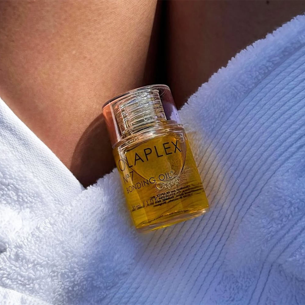 Liquid,Personal care,Cosmetics,Reflection,Perfume,Solution