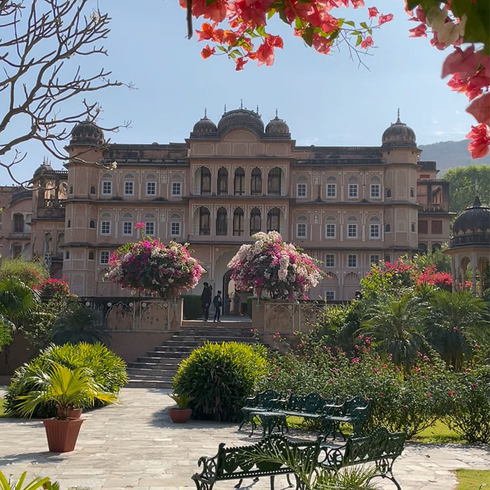 Shrub,Garden,Palace,Tourist attraction,Dome,Dome,Landscaping,Estate,Lawn,Official residence