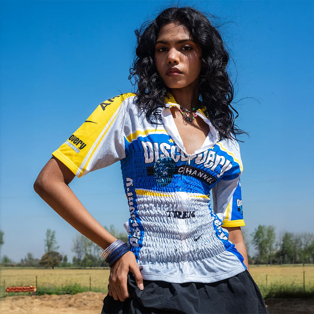Sleeve,Thigh,Waist,Abdomen,Torso,Stomach,Navel,Crop top,Active Shirt,Model