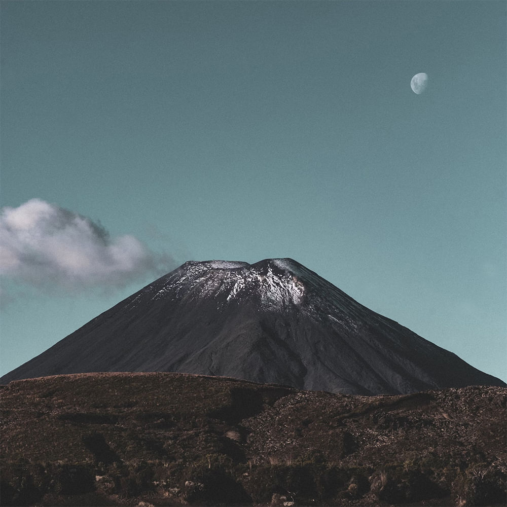 Mountain,Volcanic landform,Monochrome photography,Volcano,Stratovolcano,Lava dome,Volcanic field,Extinct volcano,Fell,Shield volcano