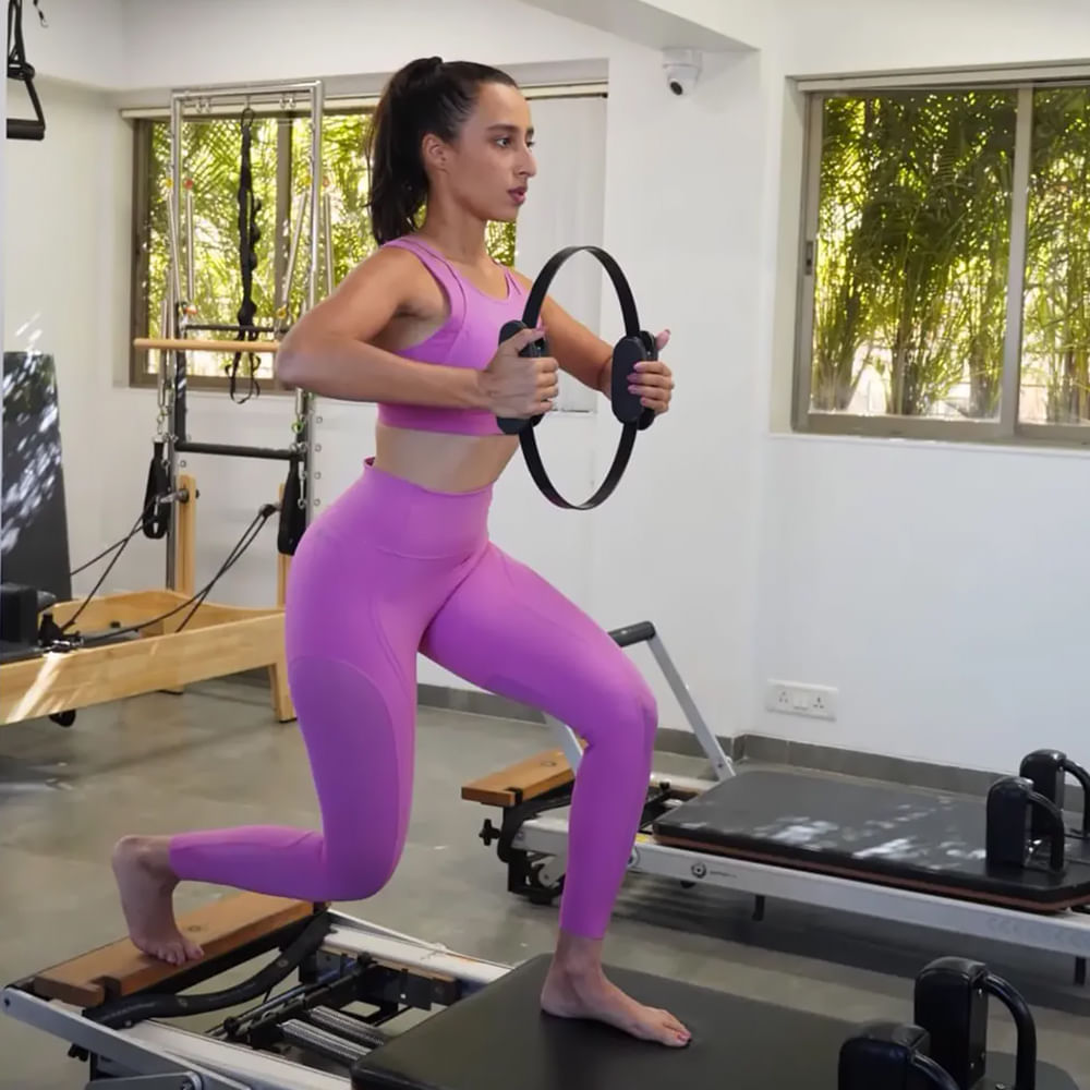 Physical fitness,Exercise,Exercise equipment,Yoga pants,Sportswear,Abdomen,Knee,Thigh,Exercise machine,Active Pants