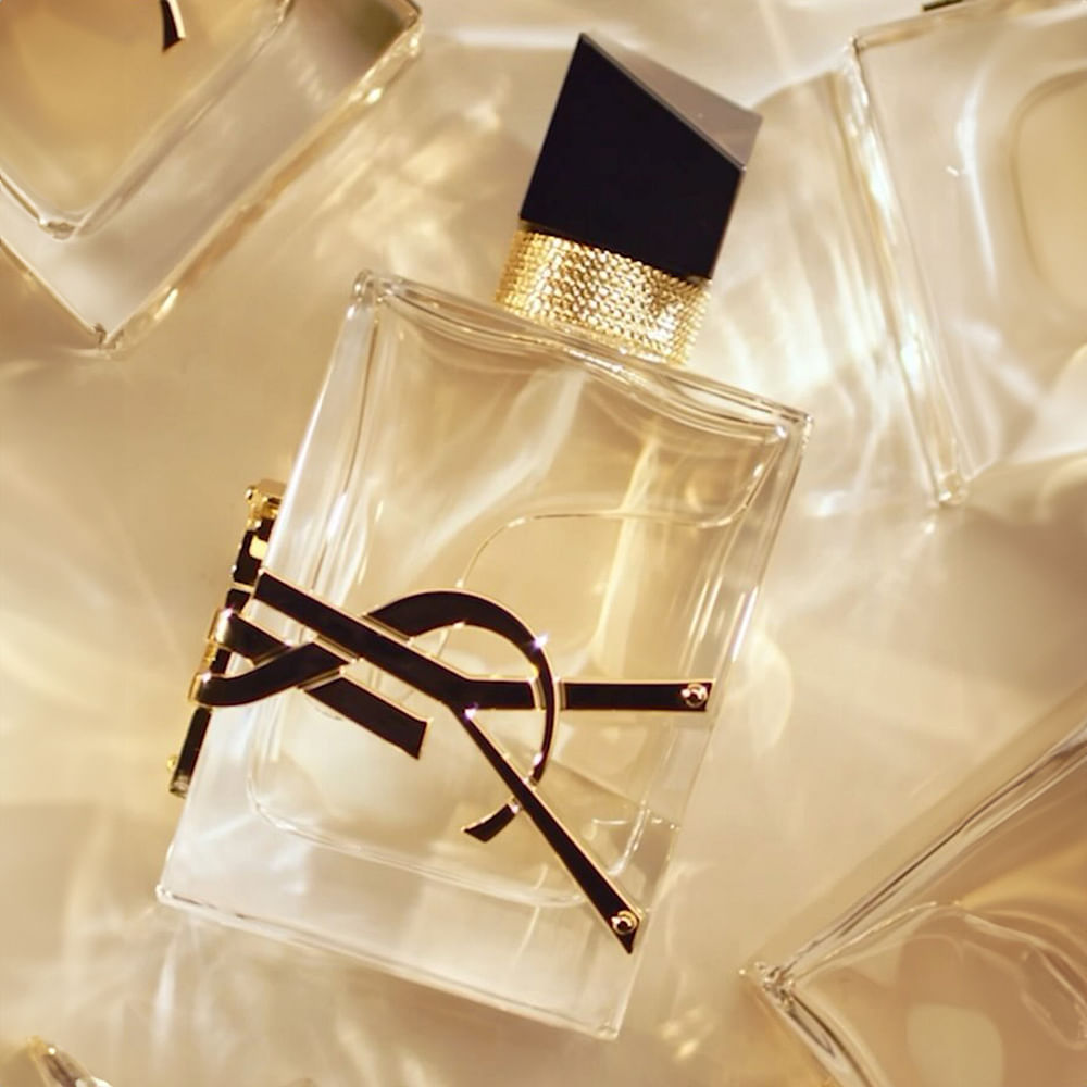 Perfume,Bottle,Cosmetics,Liquid,Personal care,Glass bottle,Box,Packaging and labeling,Solution,Solvent in chemical reactions