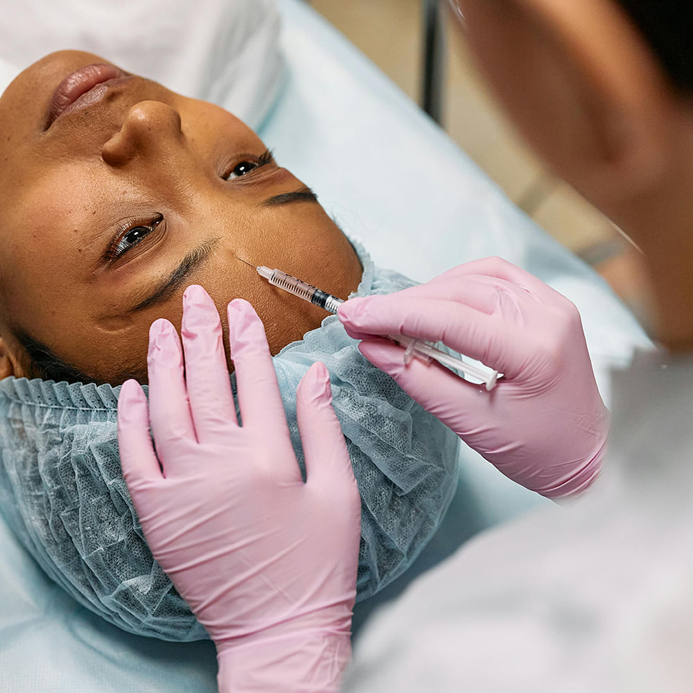 Skin,Medical procedure,Medical,Medical glove,Health Professional,Tooth,Health Care,Medical equipment,Patient,Clinic