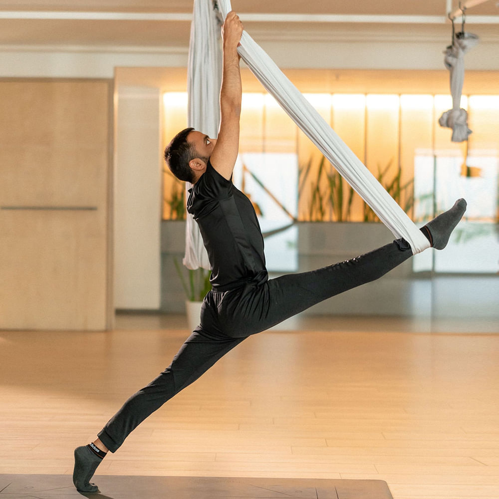 Performing Arts,Entertainment,Performance,Choreography,Elbow,Dance,Athletic dance move,Physical fitness,Acrobatics,Exercise