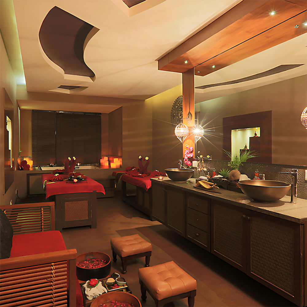 Interior design,Lighting,Flooring,Furniture,Ceiling,Room,Floor,Light fixture,Living room,Decoration