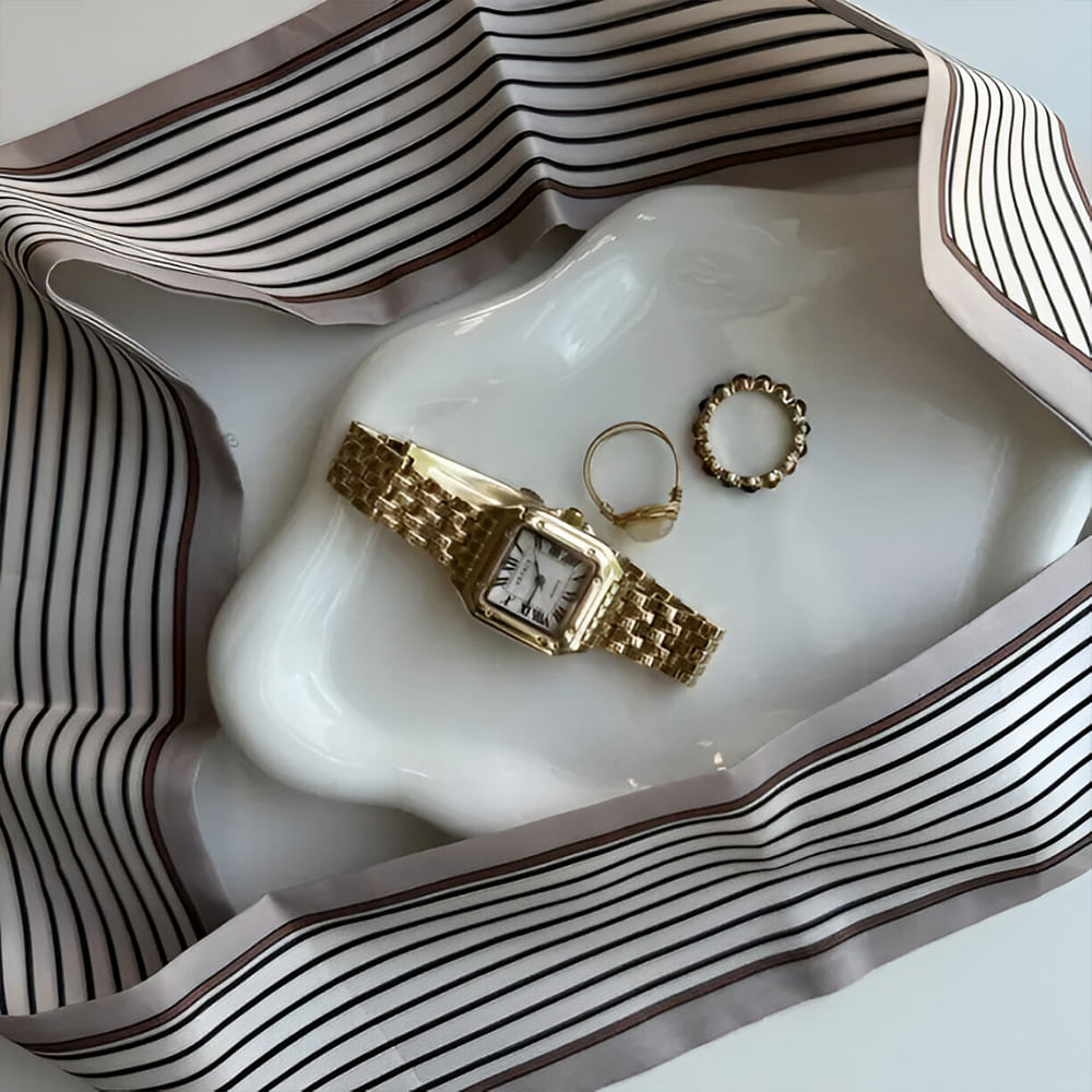 Watch,Analog watch,Strap,Silver,Natural material,Everyday carry,Leather