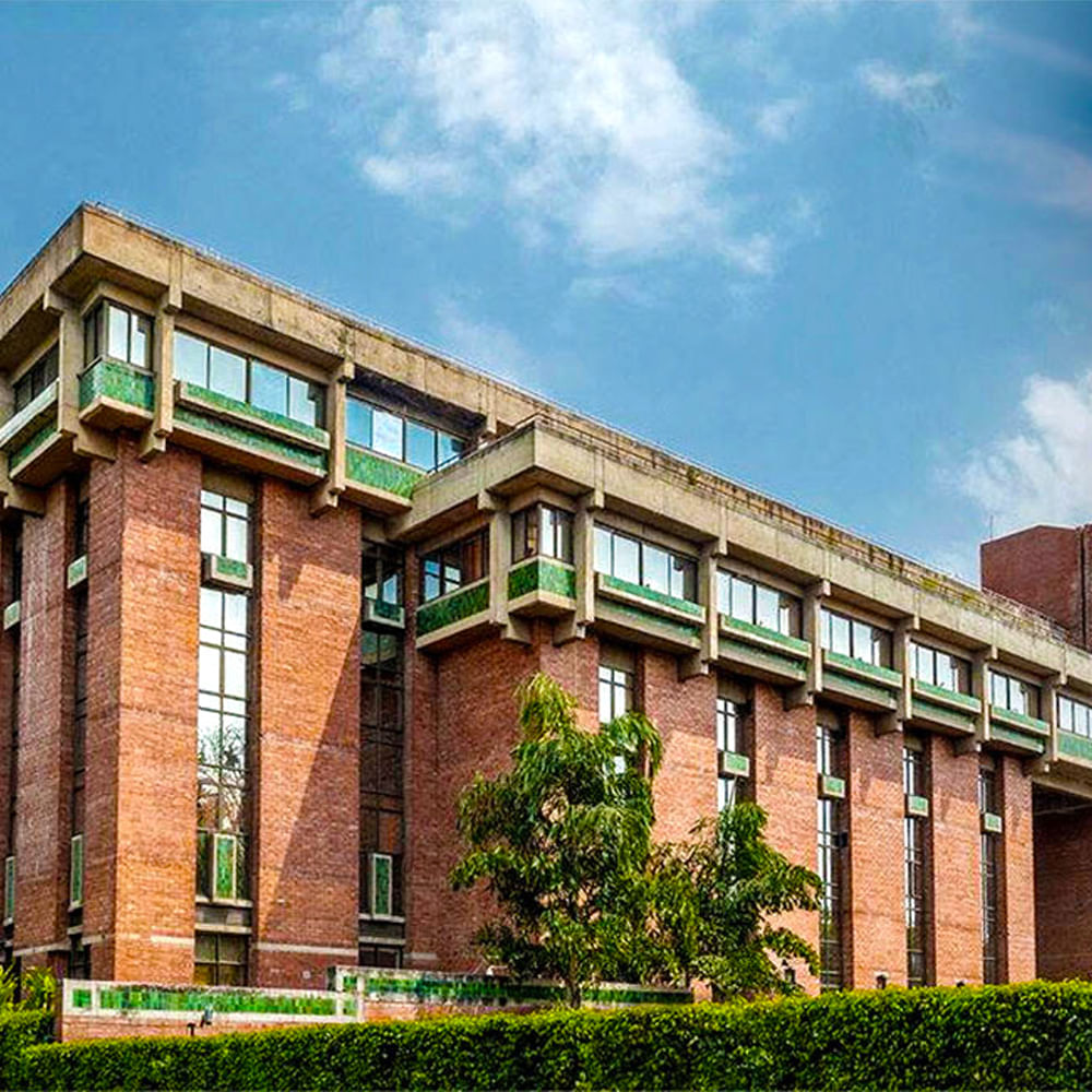 Daytime,Shrub,Engineering,Lawn,Headquarters,Campus,Corporate headquarters