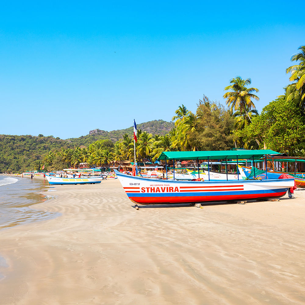 Boat,Watercraft,Coastal and oceanic landforms,Coast,Sea,Beach,Boats and boating--Equipment and supplies,Shore,Leisure,Ocean