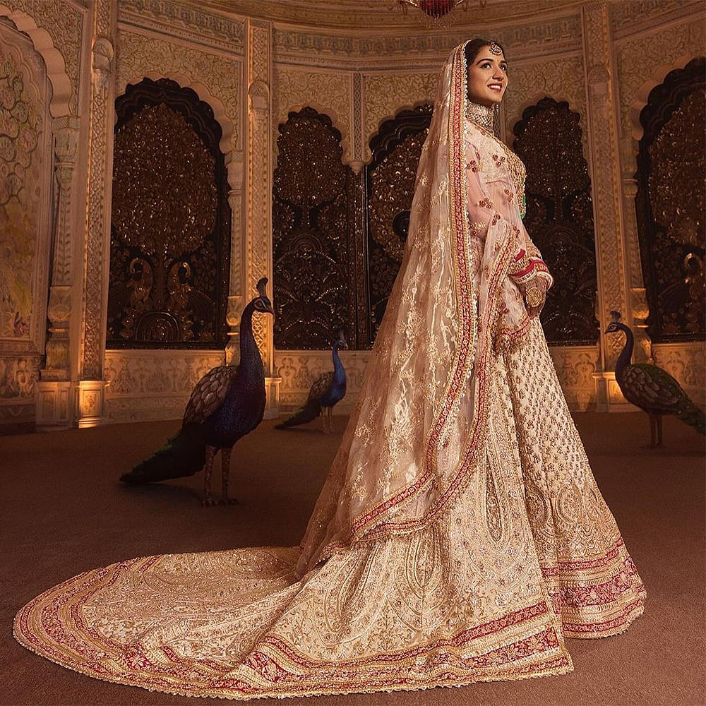 Textile,Flooring,Floor,Sari,Bridal Clothing,Tradition,Wedding dress,Gown,Design,Haute couture