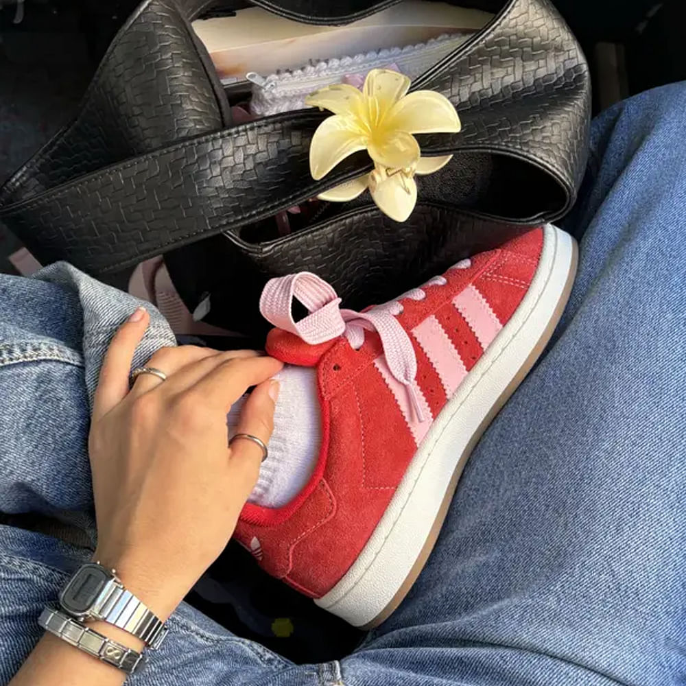 Footwear,Red,Shoe,Pink,Sneakers,Walking Shoe,Skate shoe,Ankle,Foot
