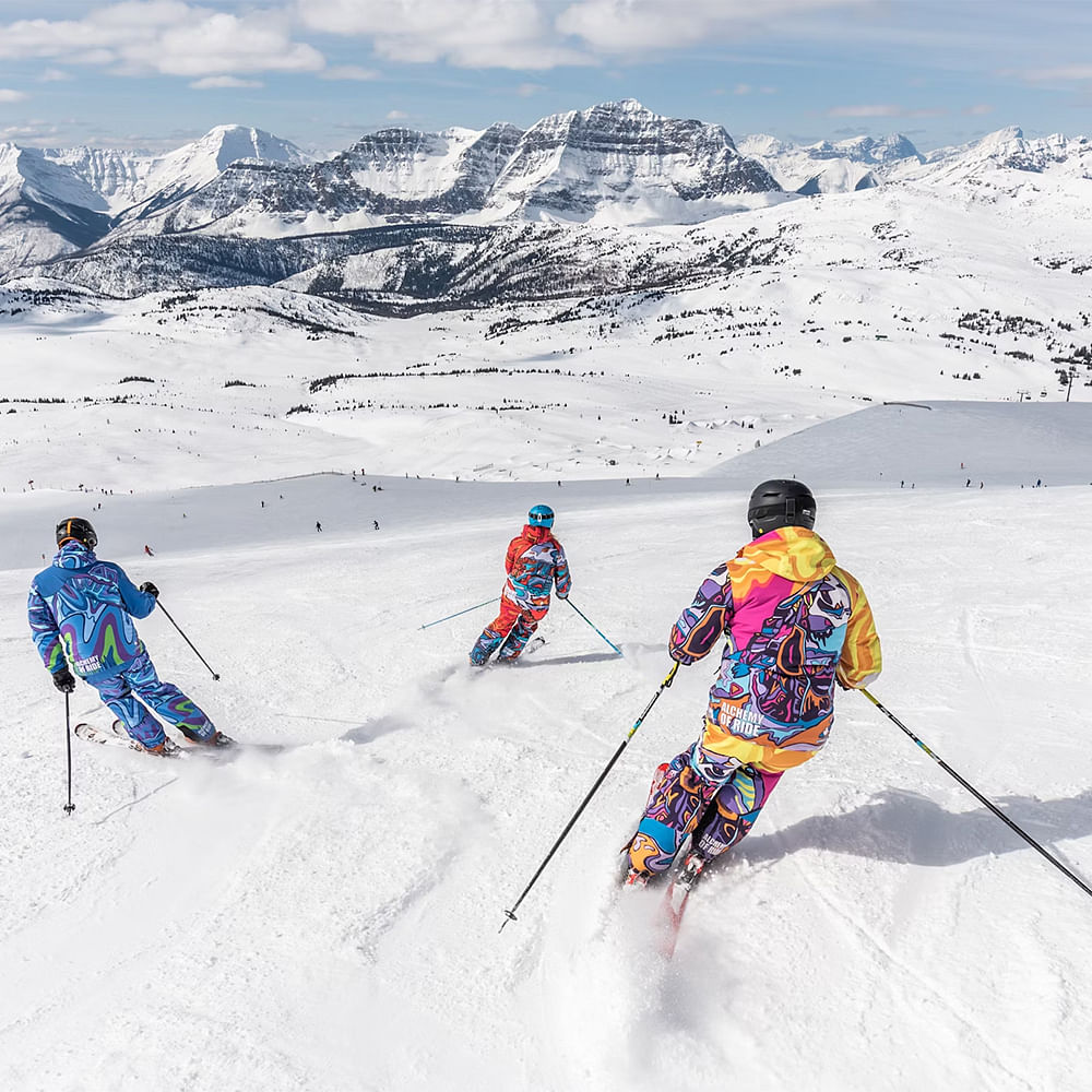 Snow,Mountainous landforms,Winter sports,Recreation,Ski Equipment,Mountain,Winter,Ski,Outdoor recreation,Glacial landform