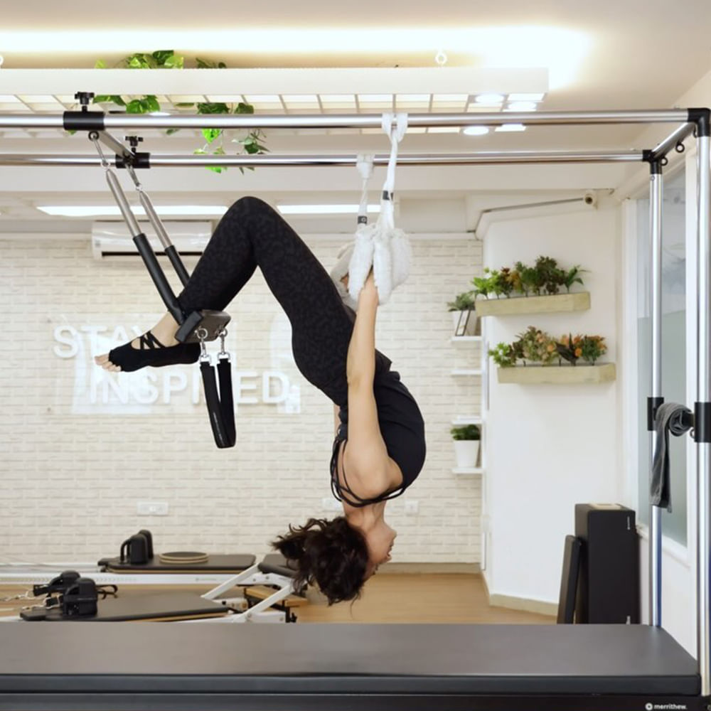 Physical fitness,Exercise,Elbow,Exercise machine,Exercise equipment,Balance,Pilates,Gym,Training,Professional fitness coach