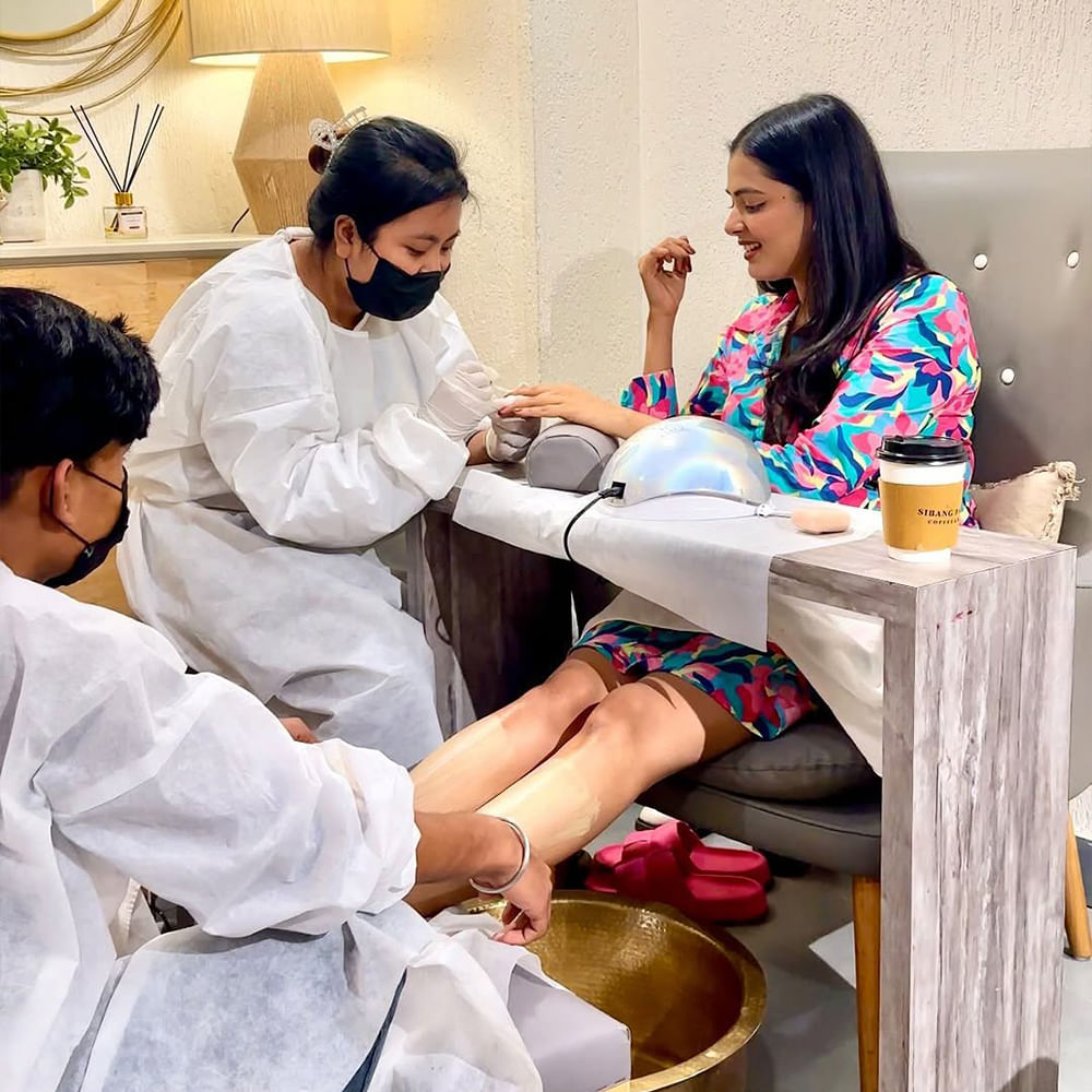 Clinic,Beauty salon,Patient,Hospital,Medical,Health Care,Health Professional,Medical procedure,Nail,Makeover