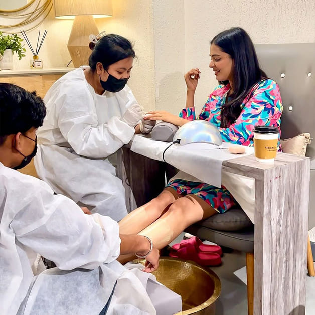 Nail Salons in Delhi For Nail Extensions & Nail Art | LBB