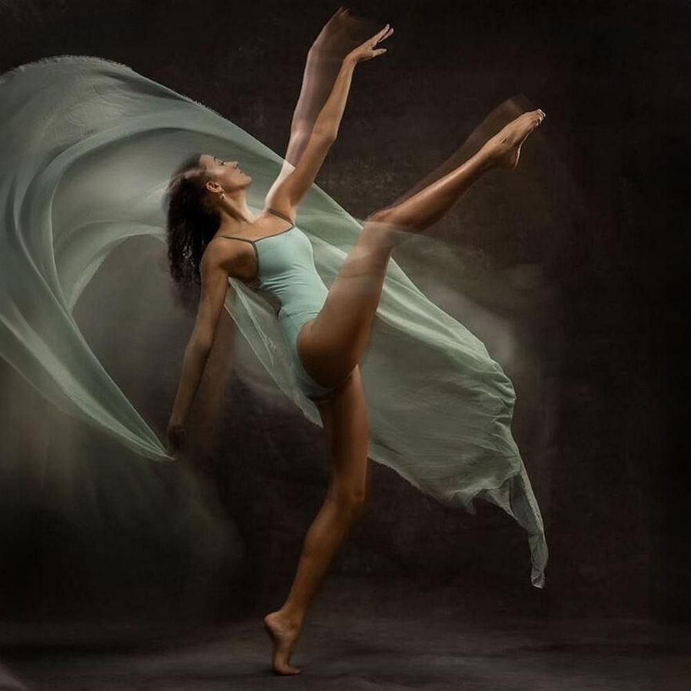 Performing Arts,Entertainment,Choreography,Dance,Athletic dance move,Modern dance,Ballet Dancer,Performance,Foot,Concert dance