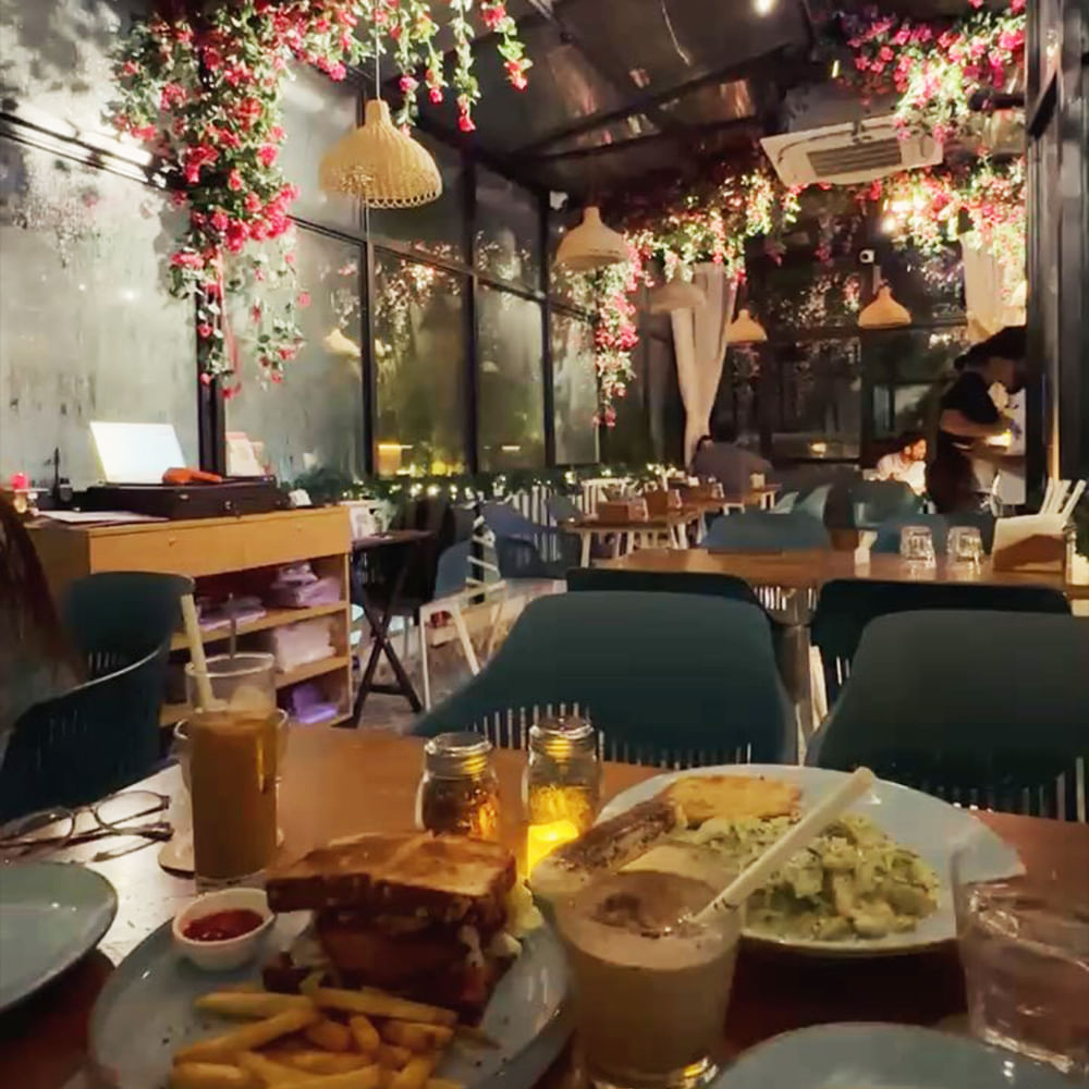 Restaurant,Chair,Lunch,Breakfast