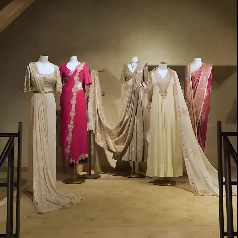Fashion,Textile,Formal wear,One-piece garment,Mannequin,Retail,Boutique,Day Dress,Fashion design,Costume design