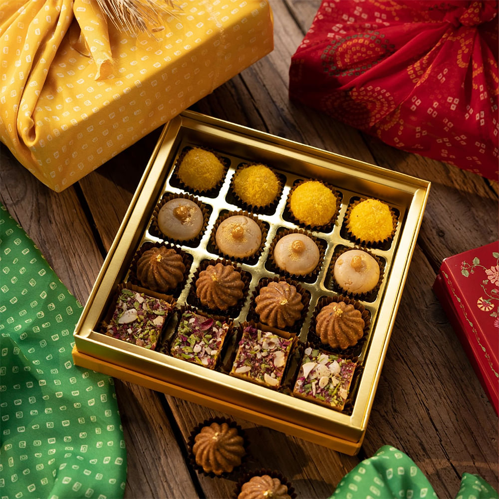 Food,Giri choco,Ingredient,Chocolate truffle,Box,Dessert,Chocolate,Honmei choco,Finger food,Bonbon