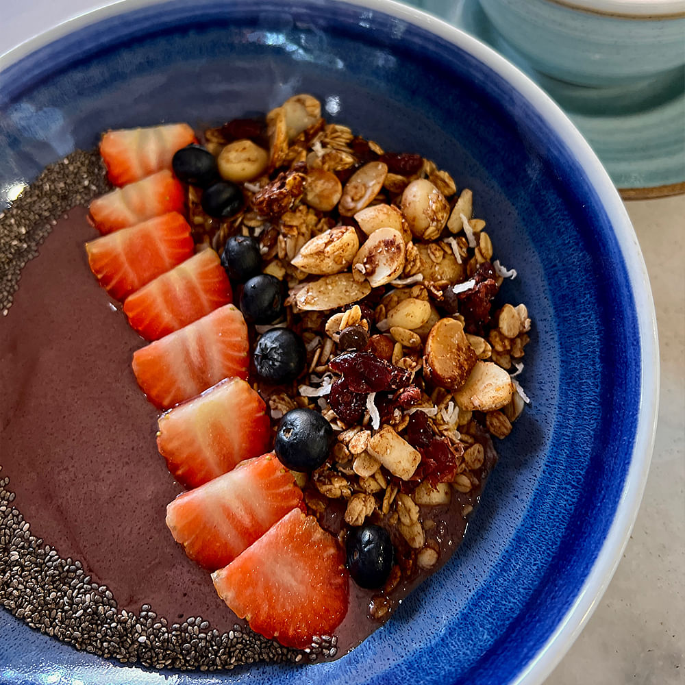 Food,Fruit,Ingredient,Tableware,Produce,Breakfast,Recipe,Berry,Natural foods,Açaí na tigela