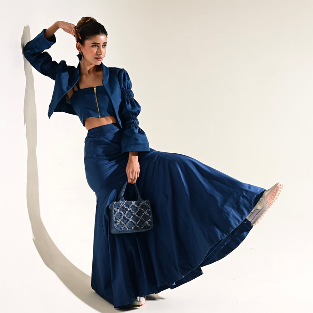 Blue,Sleeve,Fashion,Neck,Textile,Formal wear,Waist,Model,Fashion Model,Fashion design