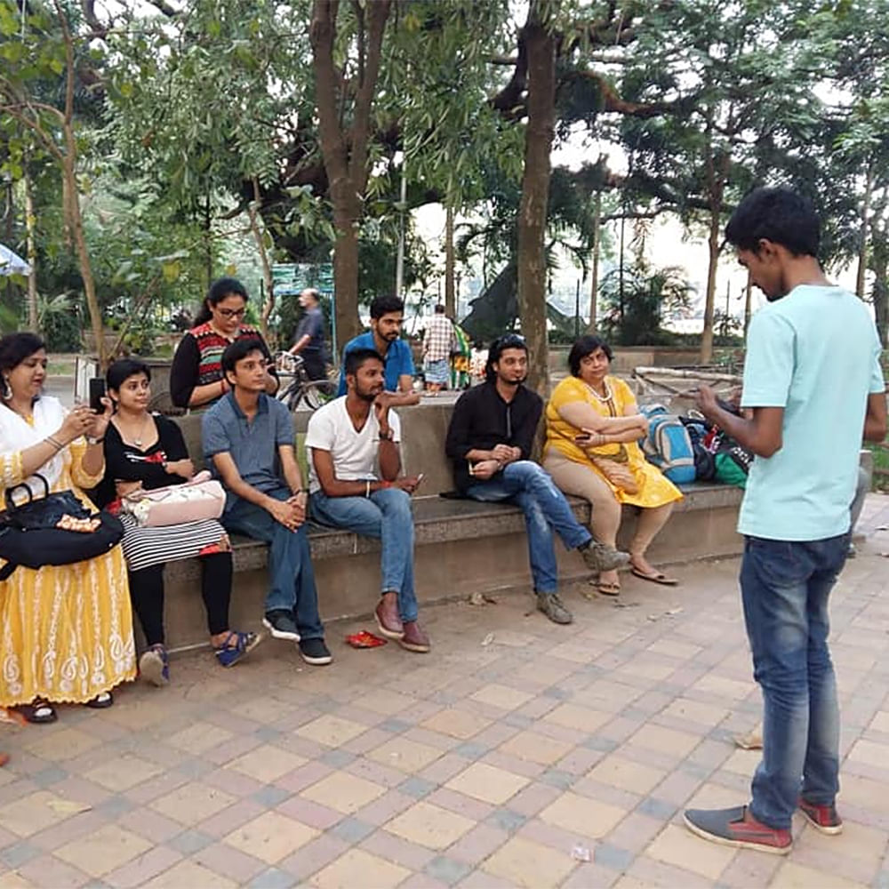 Trousers,Jeans,Leg,Shoe,Public space,Community,Recreation,Leisure,Pedestrian,Luggage & bags