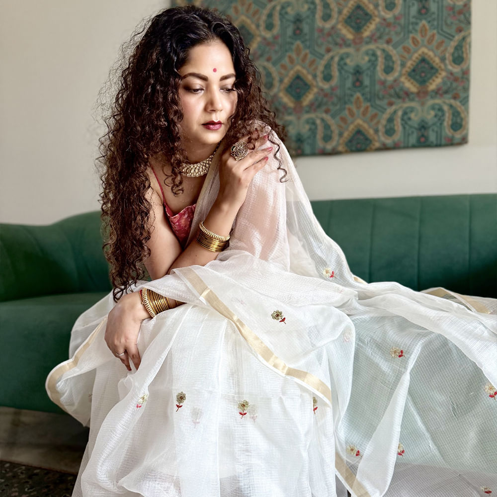 Hairstyle,Fashion,Beauty,Sari,Pink,Jewellery,Long hair,Photo shoot,Happiness,Model