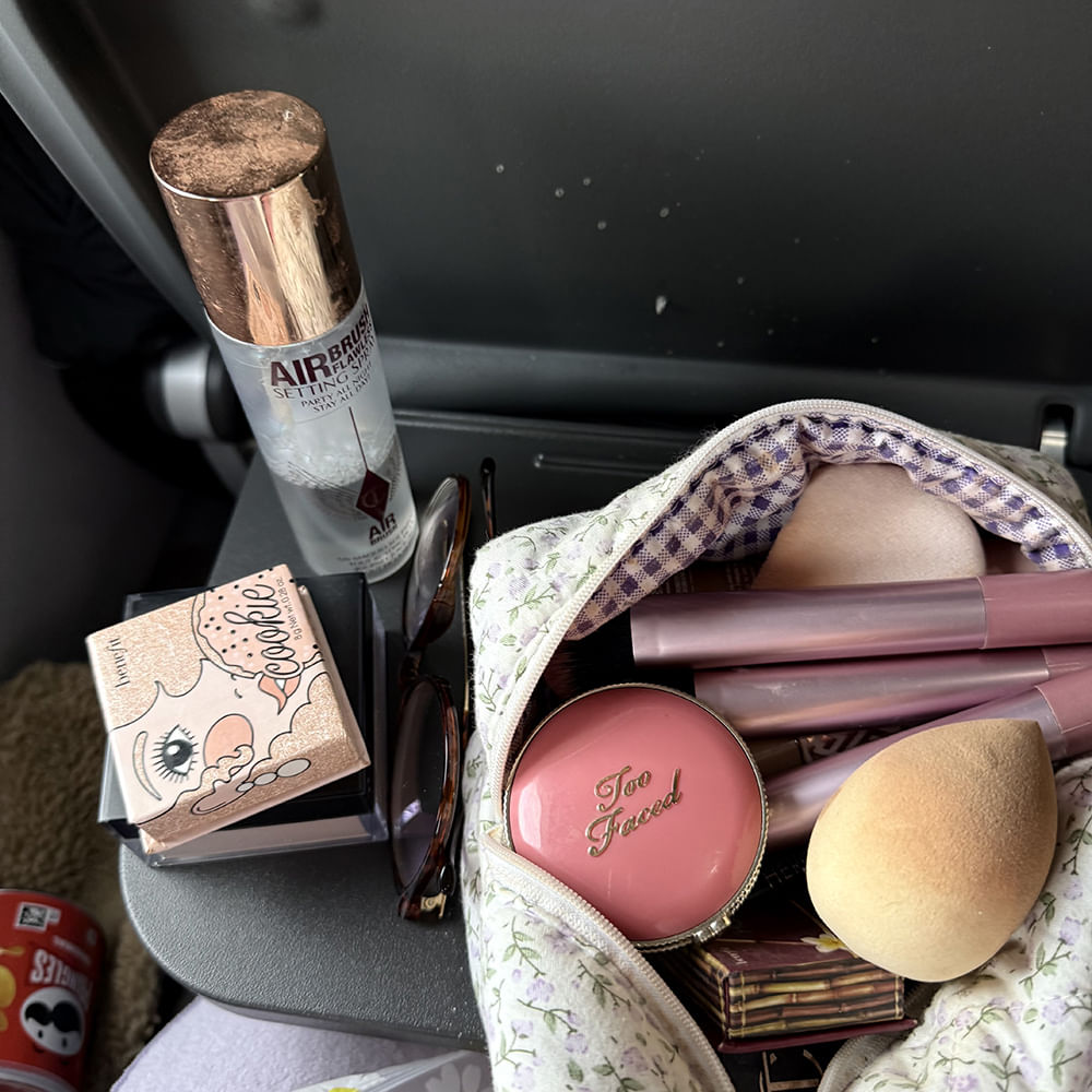 Cosmetics,Pink,Personal care,Face powder,Brush,Eye shadow,Box,Makeup brushes,Skin Care,Lipstick