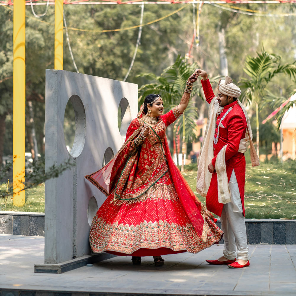 Event,Tradition,Sari,Marriage,Bridal Clothing,Ceremony,Bride,Happiness,Costume,Performing Arts