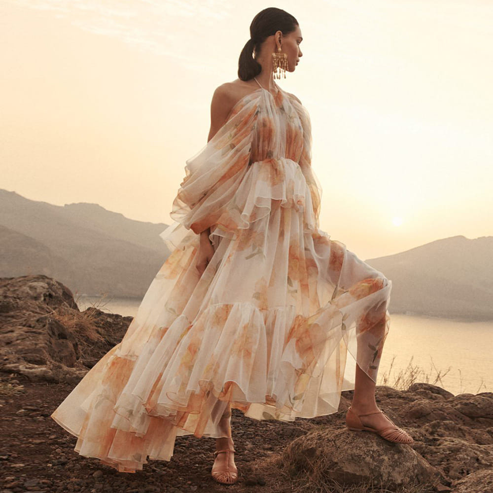 Fashion,Dress,Waist,One-piece garment,Brown hair,Model,Day Dress,Fashion design,Fashion Model,Photo shoot