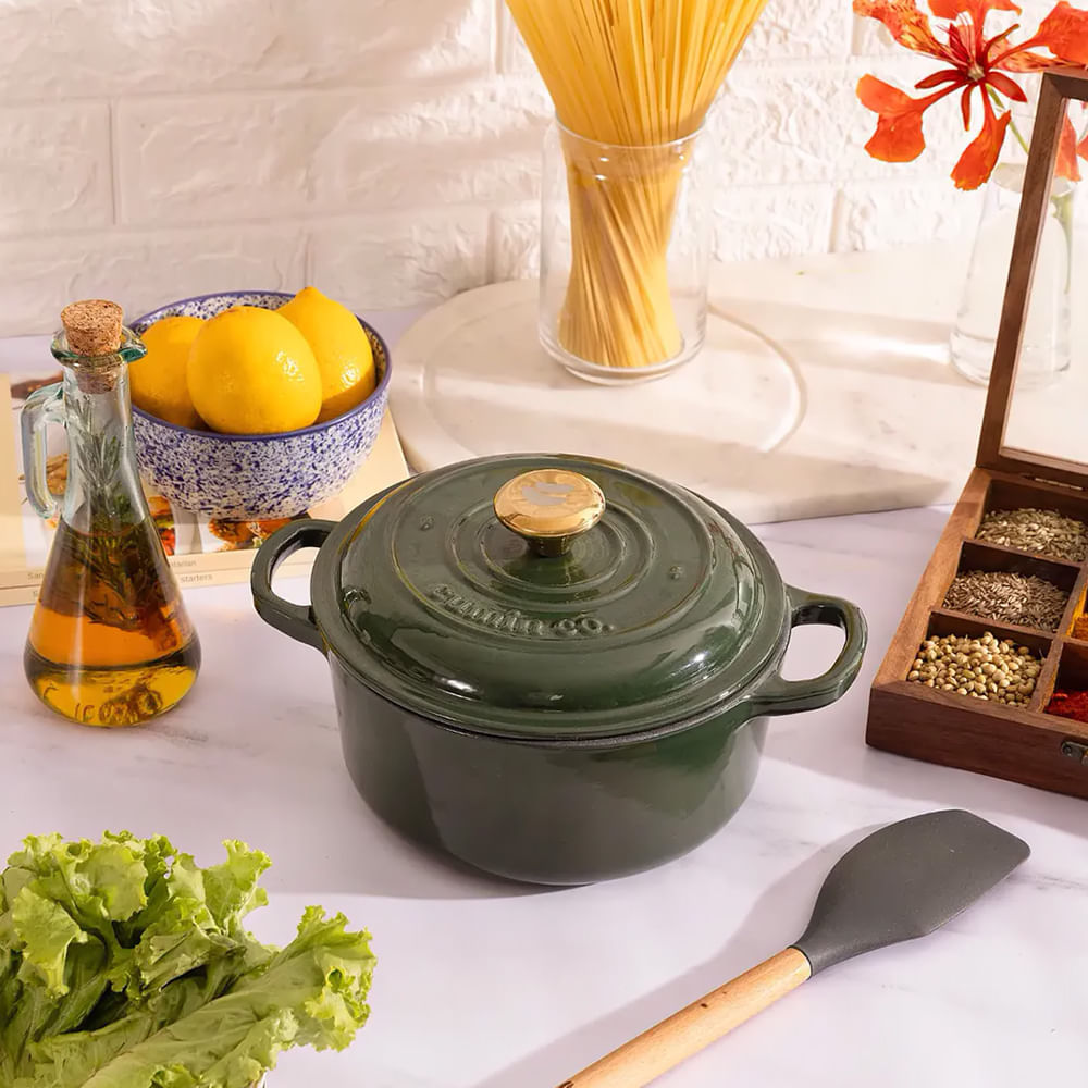 Tableware,Food,Cookware and bakeware,Lid,Serveware,Kitchen utensil,Crock,Kitchen Appliance,Dishware,Recipe